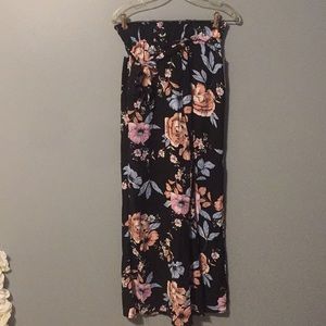 New Look Black Floral Flowy pants size Small